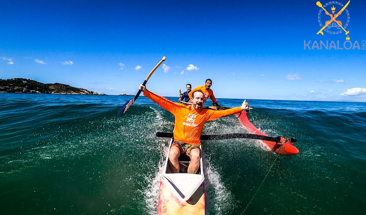 A história do surf de canoa havaiana ou polinésia