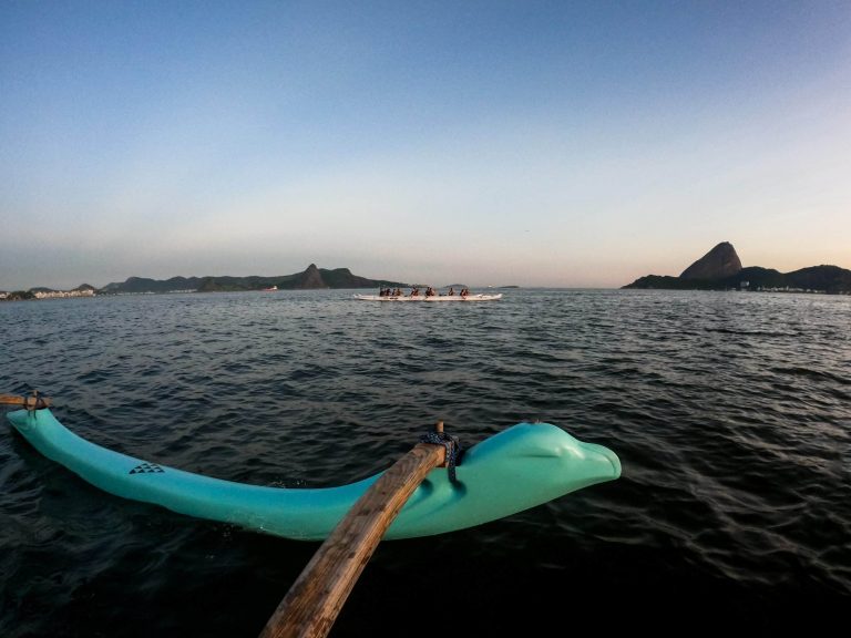 para que serve o flutuador da canoa havaiana conhecido como ama?
