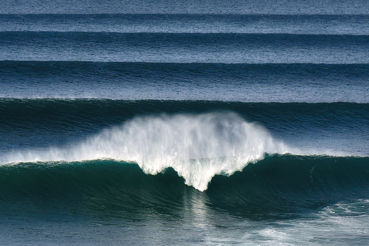 O que é um Swell e como são formadas as grandes ondas?